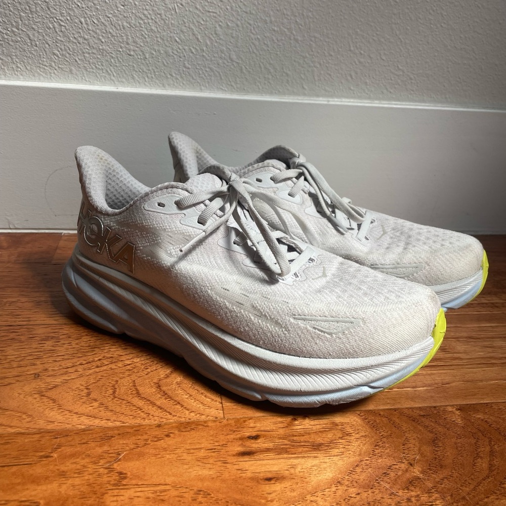 HOKA Women's Clifton 9 Wide Running Shoes